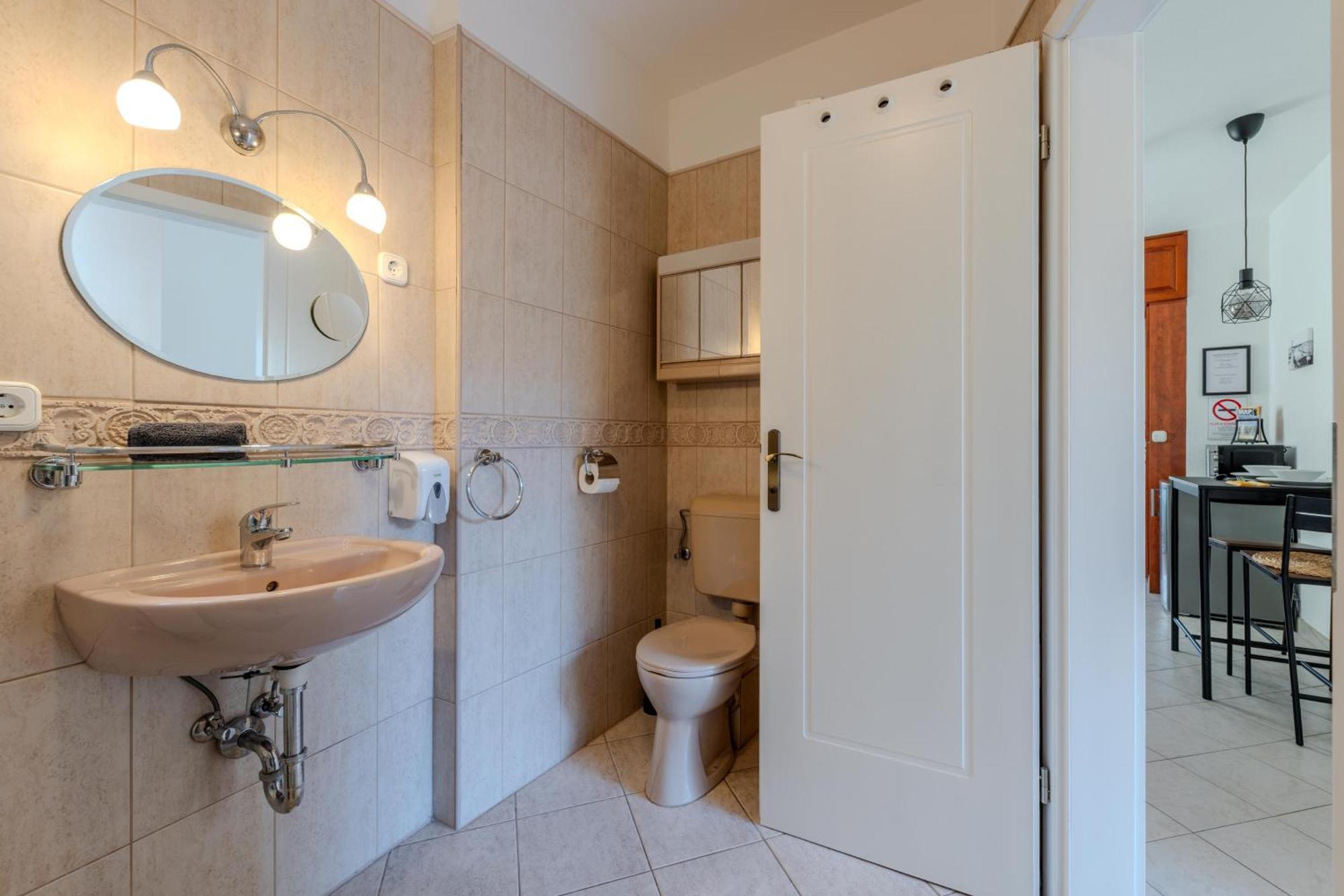 Cozy Flat In The Heart Of Buda บูดาเปสต์ ภายนอก รูปภาพ