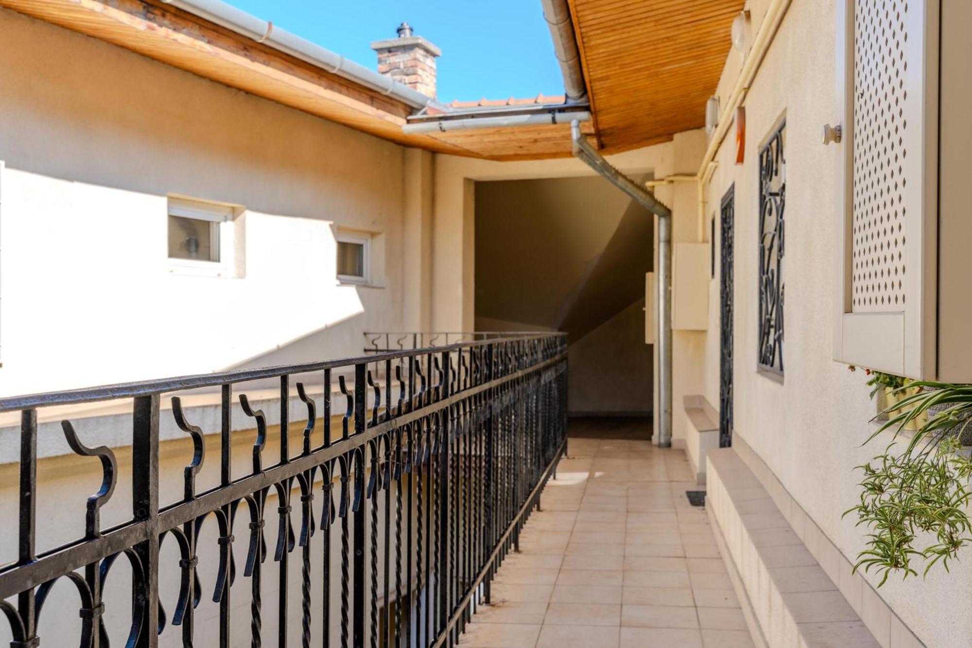 Cozy Flat In The Heart Of Buda บูดาเปสต์ ภายนอก รูปภาพ